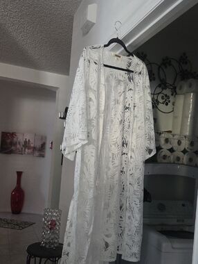 Amber Skies White Cover Up NWOT L
